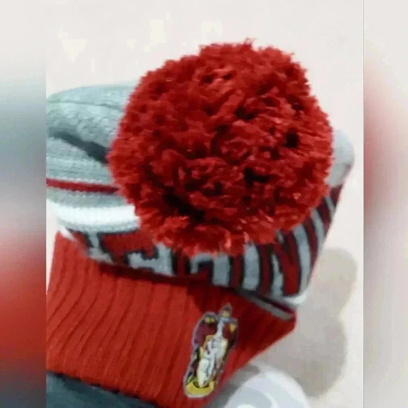 Harry Potter Gryffindor Knit Cuff Pom Pom  Beanie hat Burgundy Gray Patch OS - Picture 4 of 7